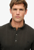 قميص بولو قصير الأكمام بنسيج محبوك
