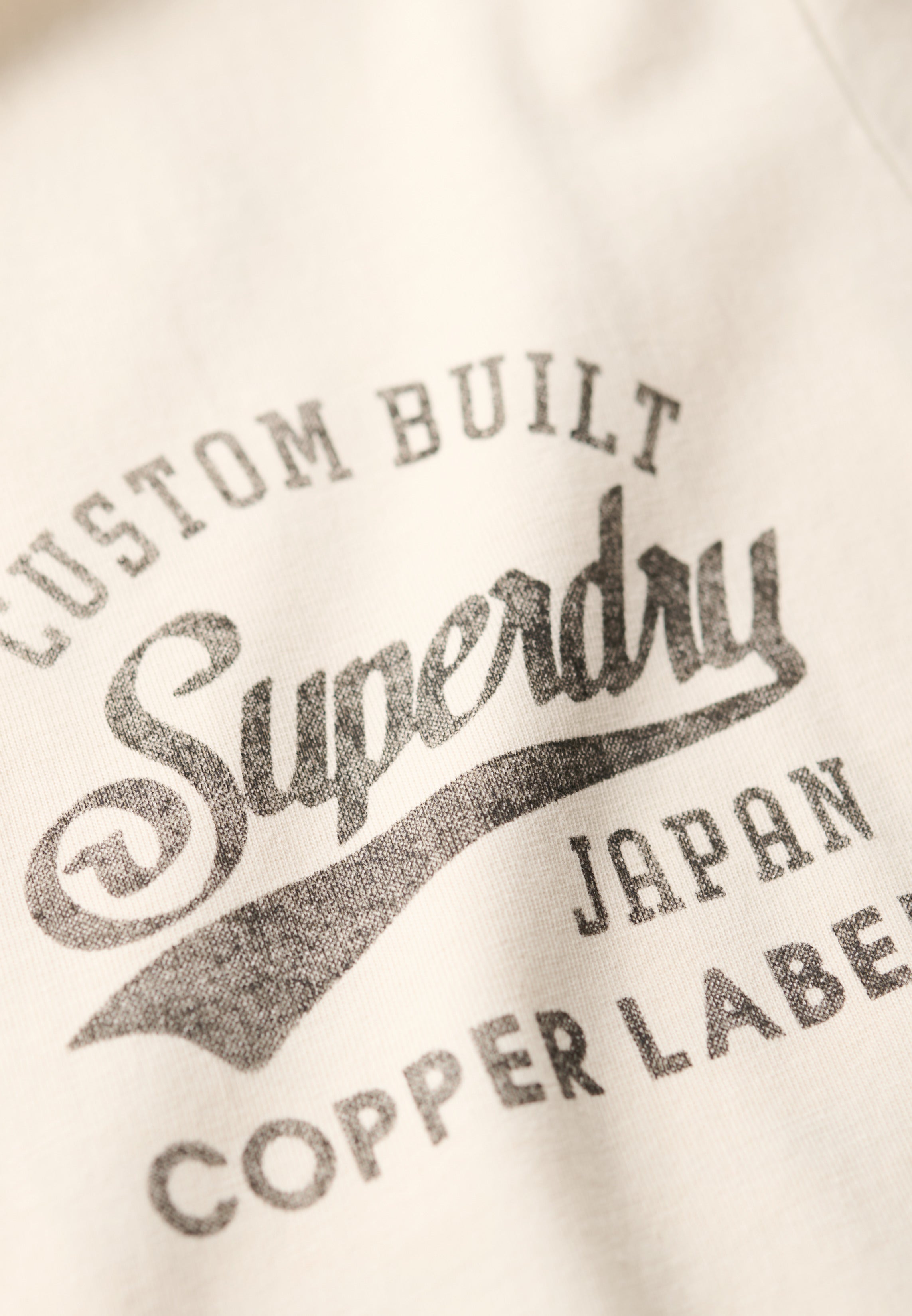 تيشيرت برسومات صدرية من Copper Label