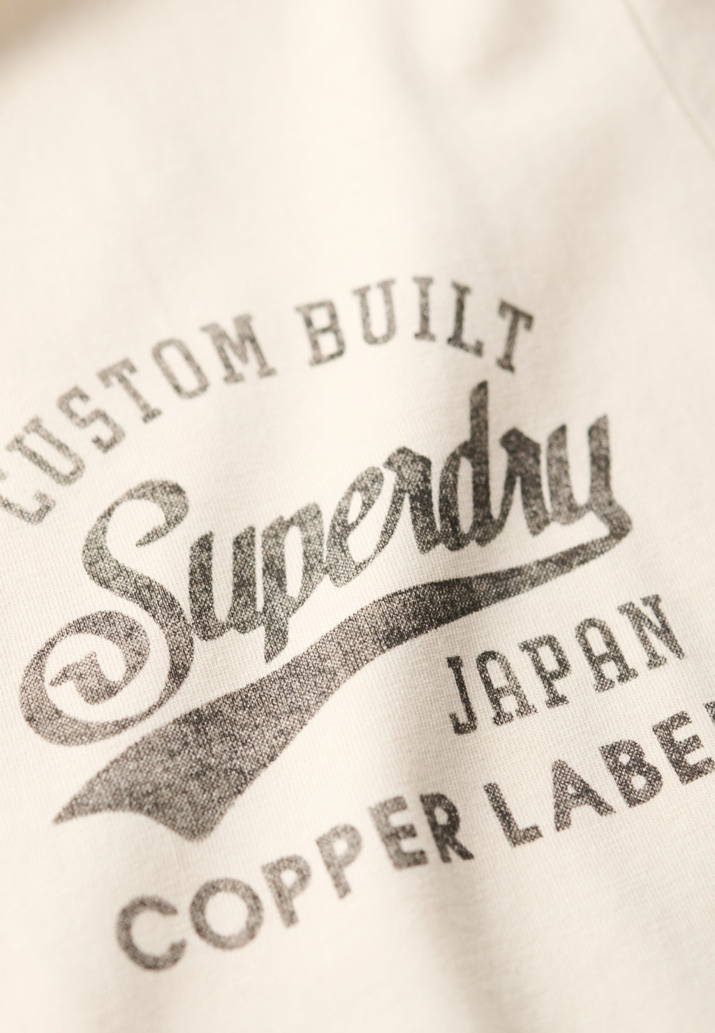 تيشيرت برسومات صدرية من Copper Label