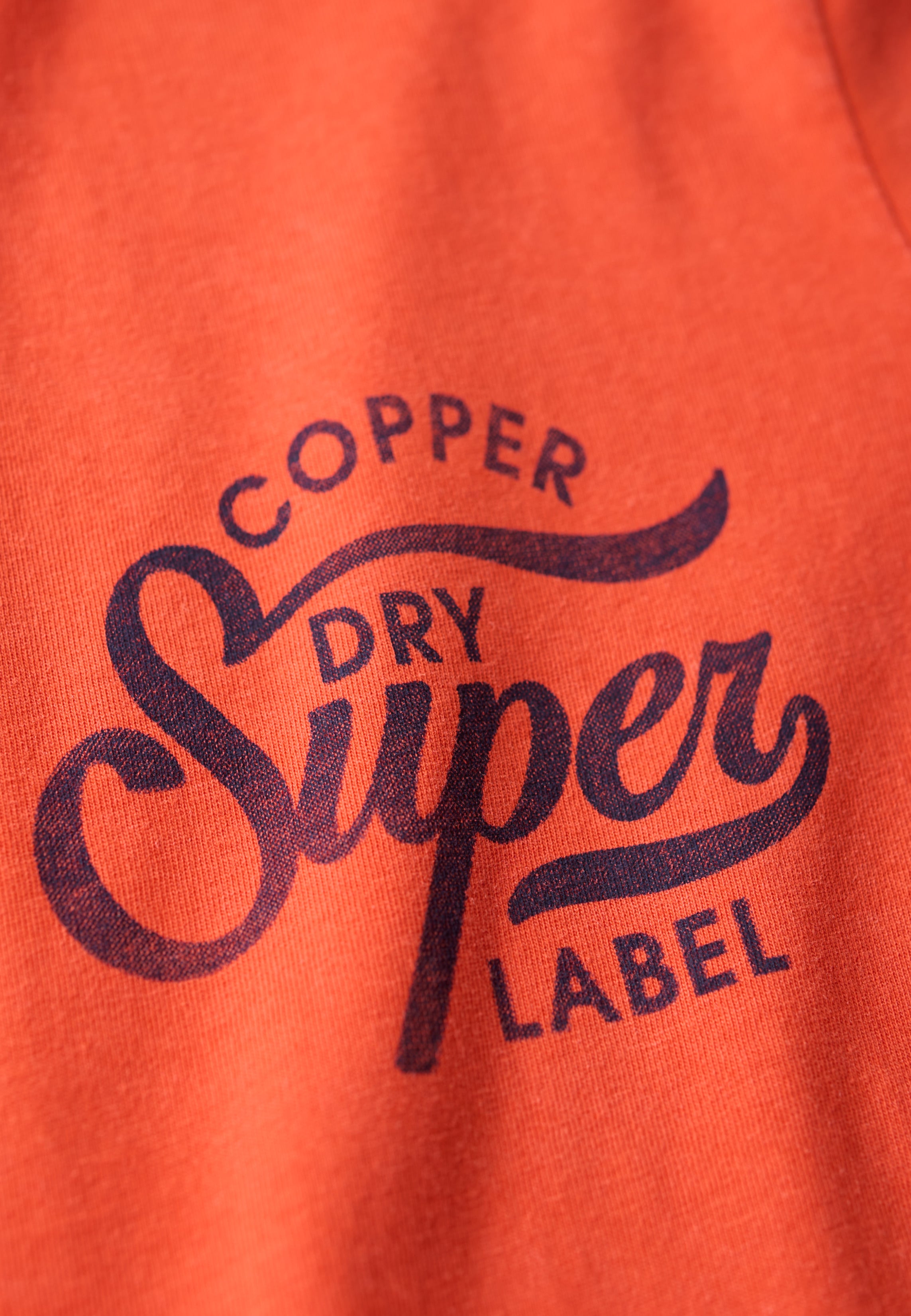 تيشيرت برسومات صدرية من Copper Label
