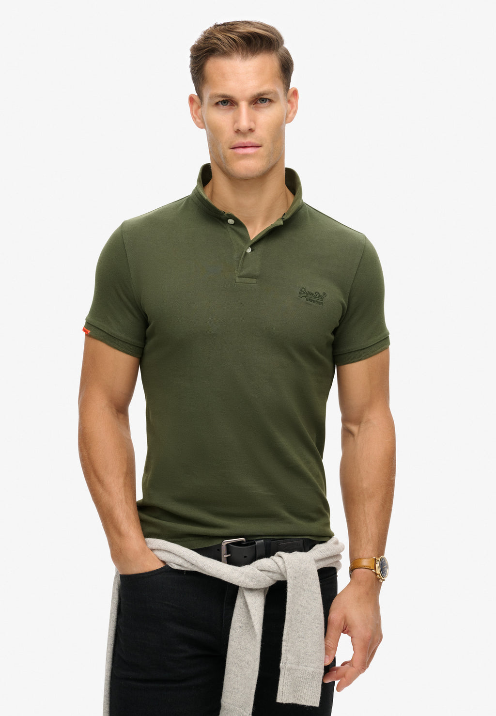 قميص بولو ممزق