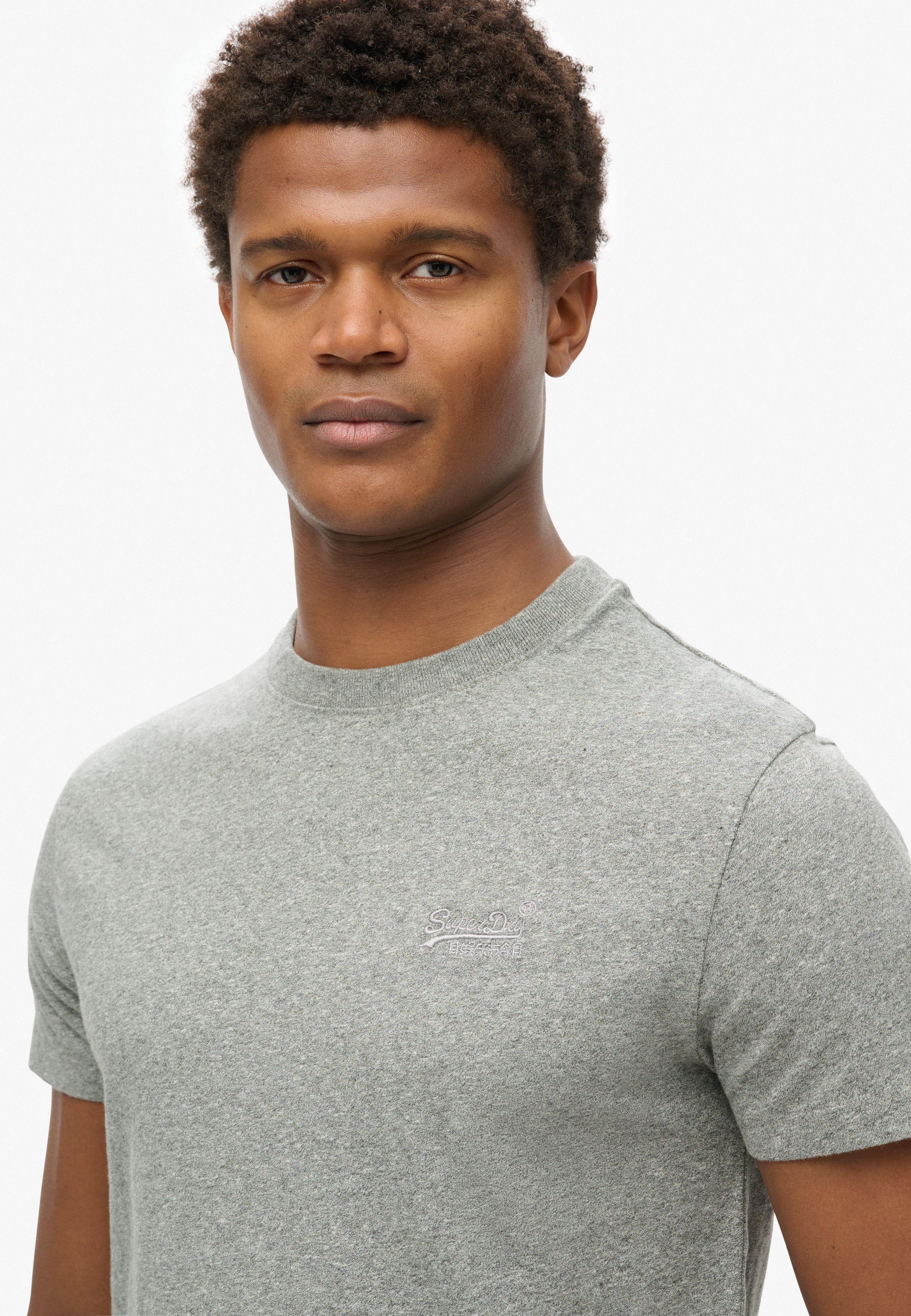 ESSENTIAL LOGO T-SHIRT