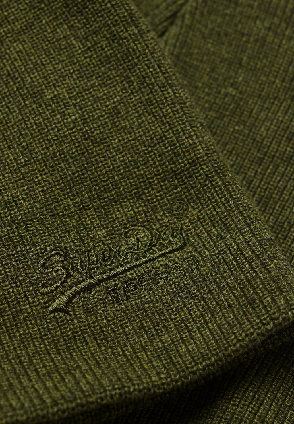 ESSENTIAL LOGO KNITTED BEANIE