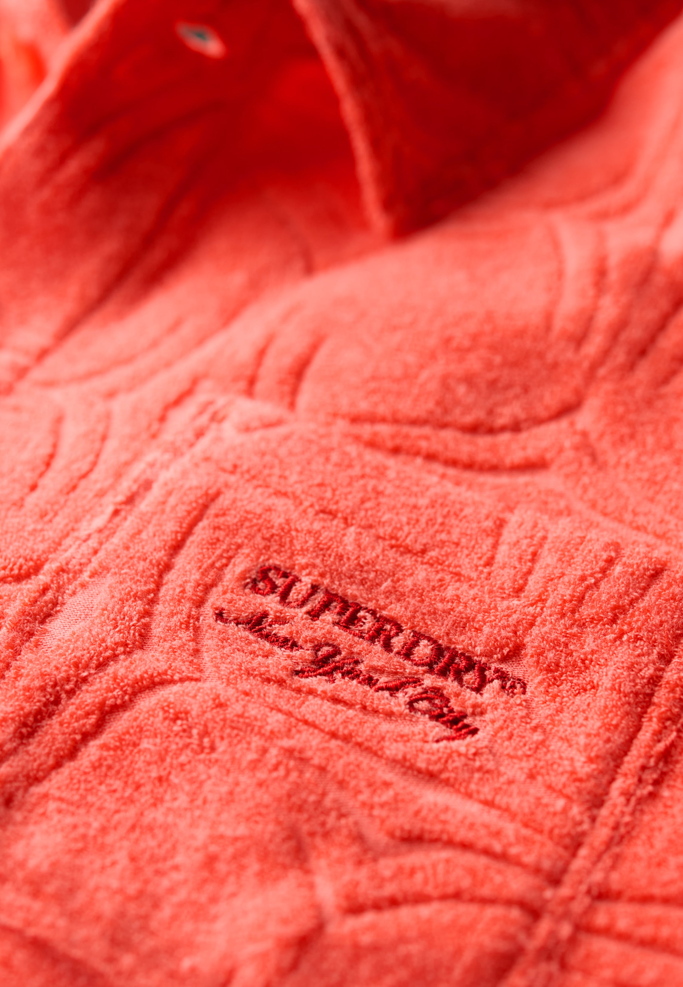 قميص رياضي من قماش التول