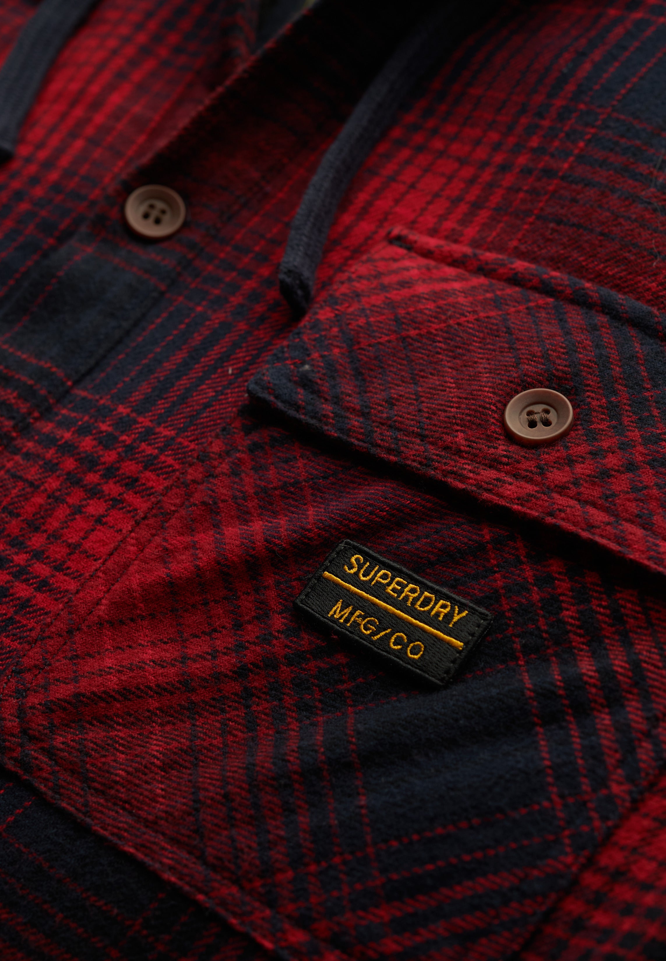 قميص كاروهات بغطاء رأس فائض