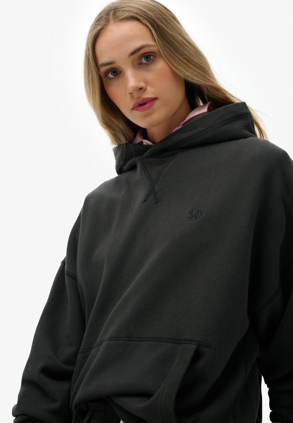 هودي مريح من ستوديوز