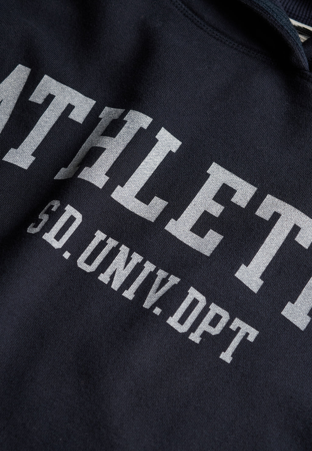 هودي رياضي مريح من أساسيات الرياضة