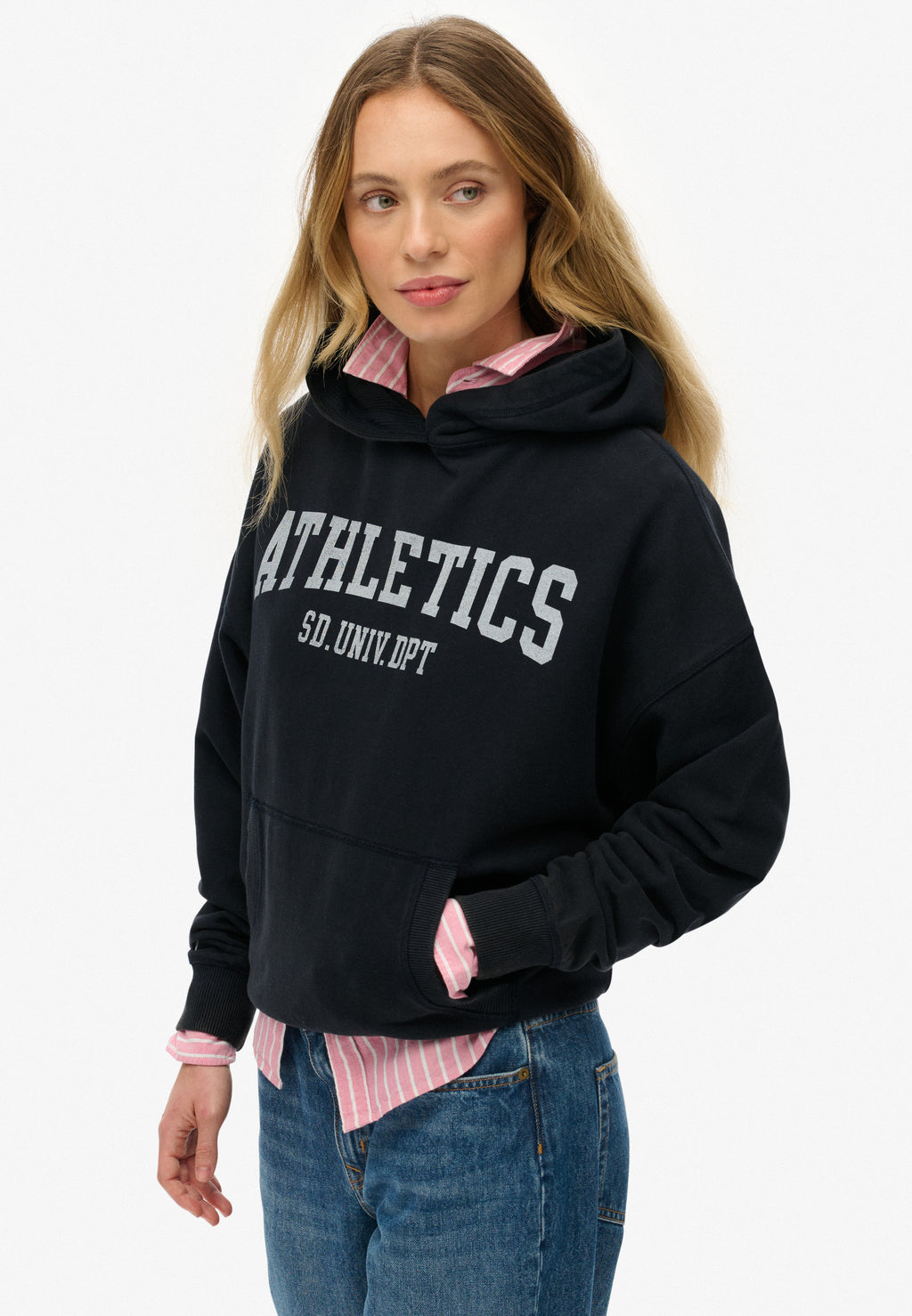 هودي رياضي مريح من أساسيات الرياضة