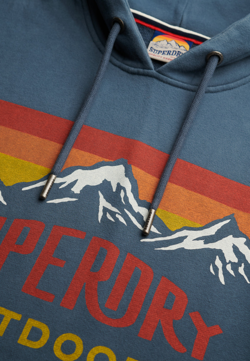 هودي مريح بنمط جبلي