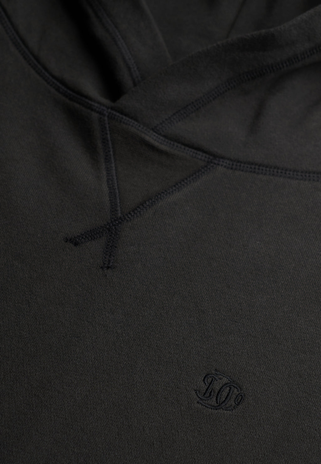 هودي مريح من ستوديوز