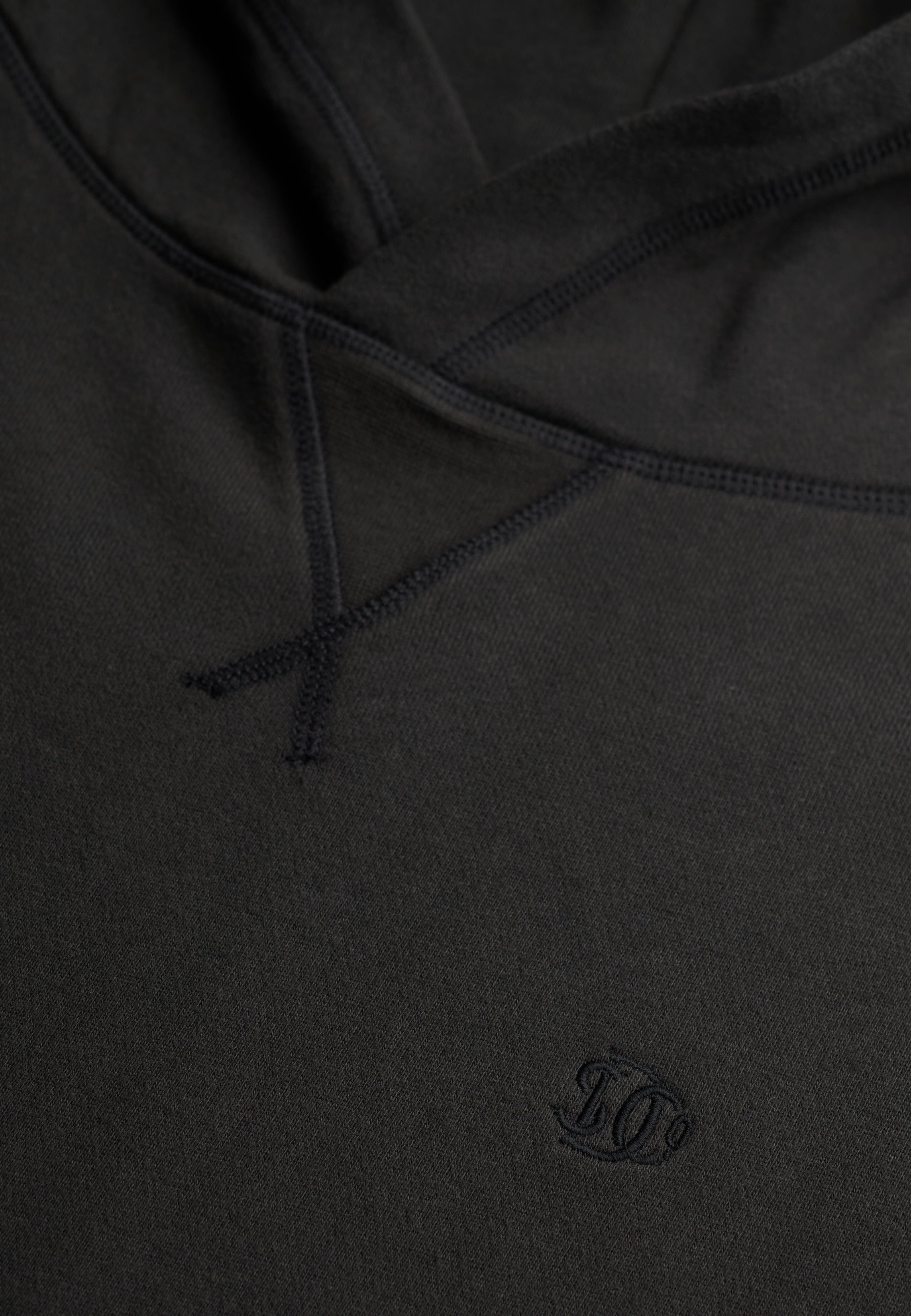 هودي مريح من ستوديوز