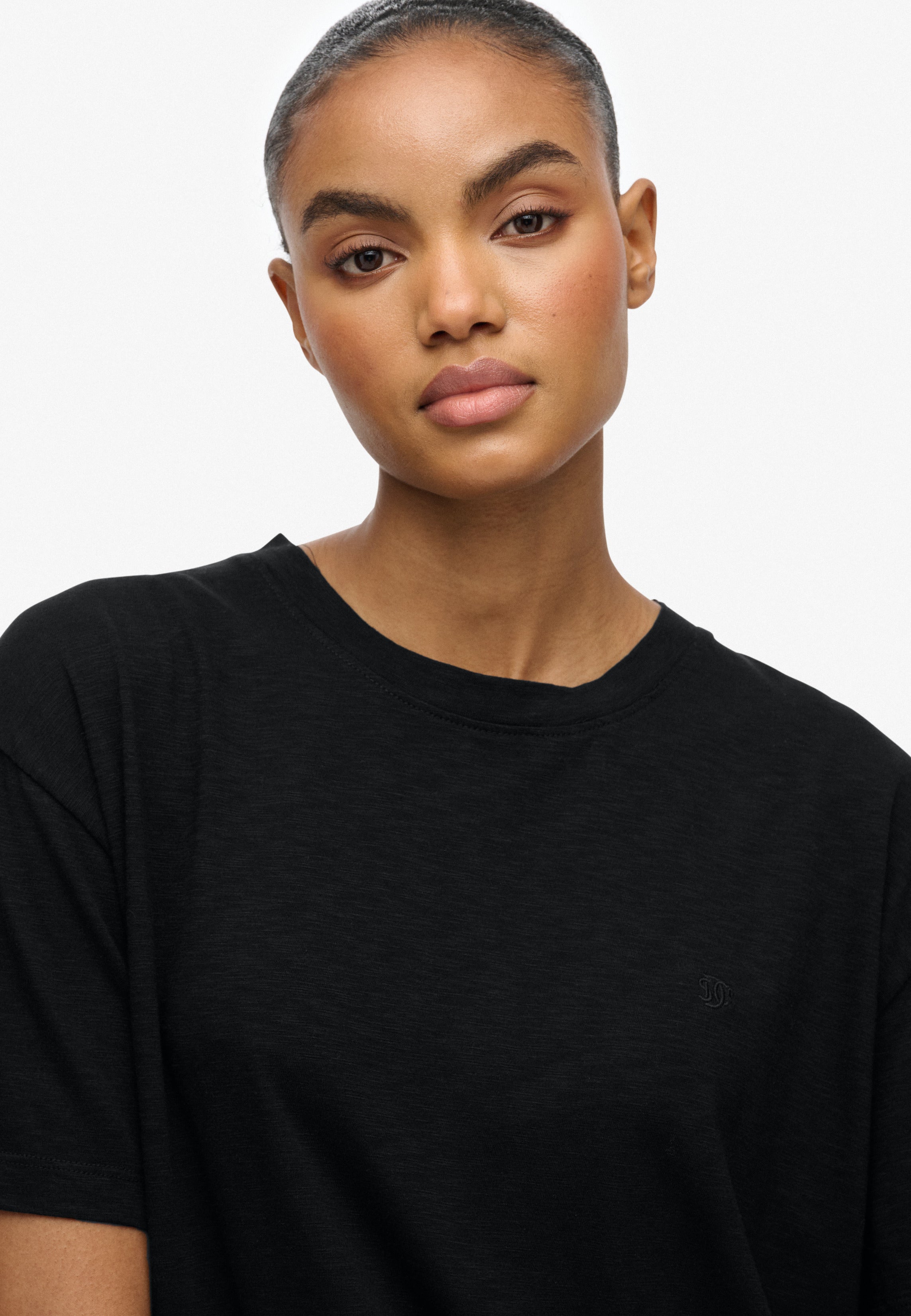 تيشيرت طاقم الاستوديو