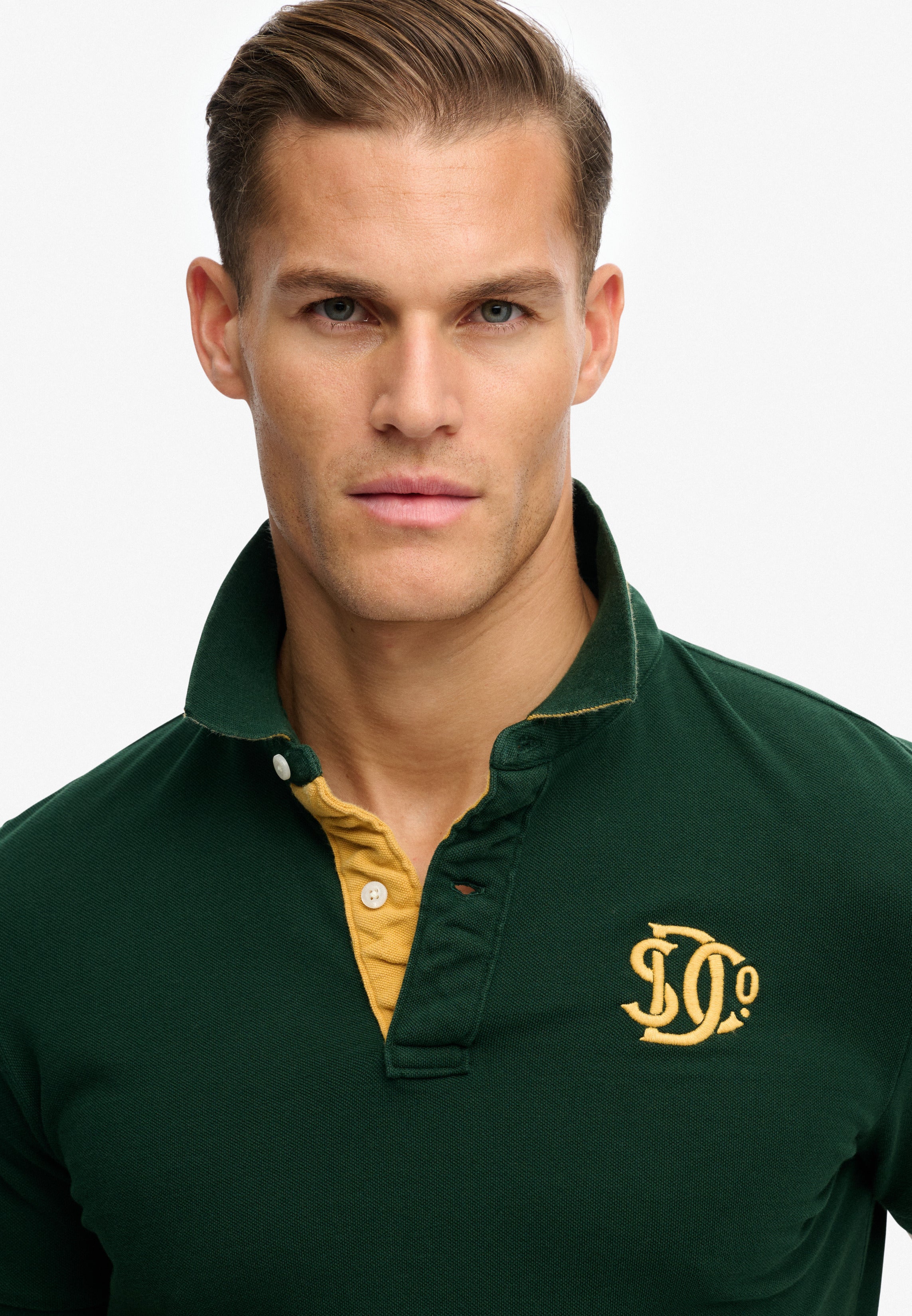 تيشيرت بولو منقوش من خامة البيكيه